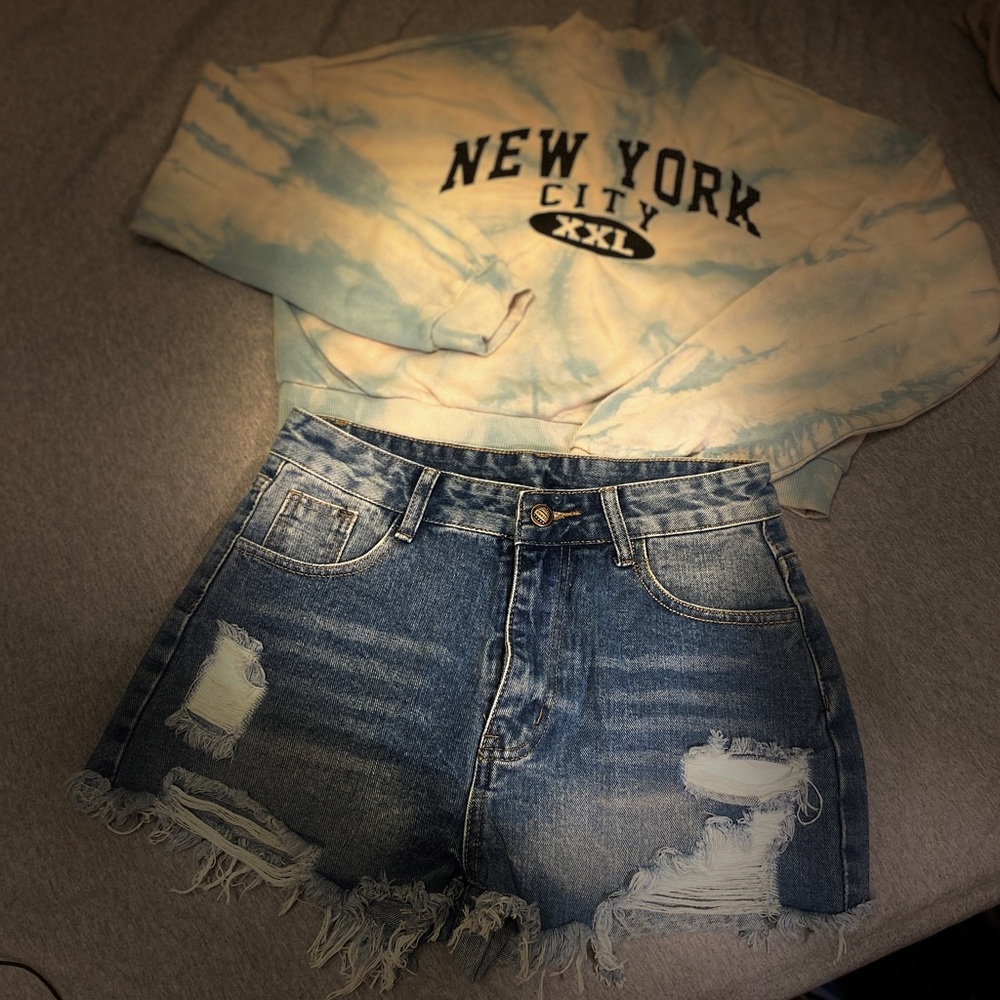 Sweatshirt and shorts bundle